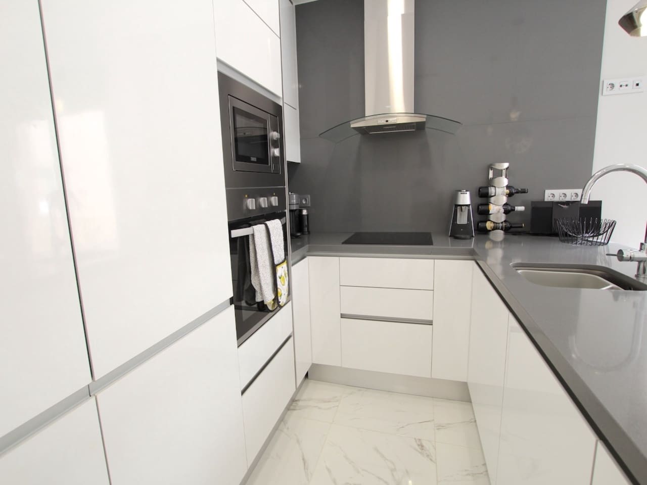 Chalet de 3 habitaciones en Villamartin en venta con piscina - 365.000 € (Ref: 9744006)