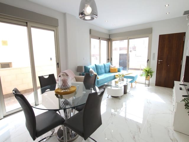 Chalet de 3 habitaciones en Villamartin, Orihuela en venta con piscina - 365.000 € (Ref: 9744006)