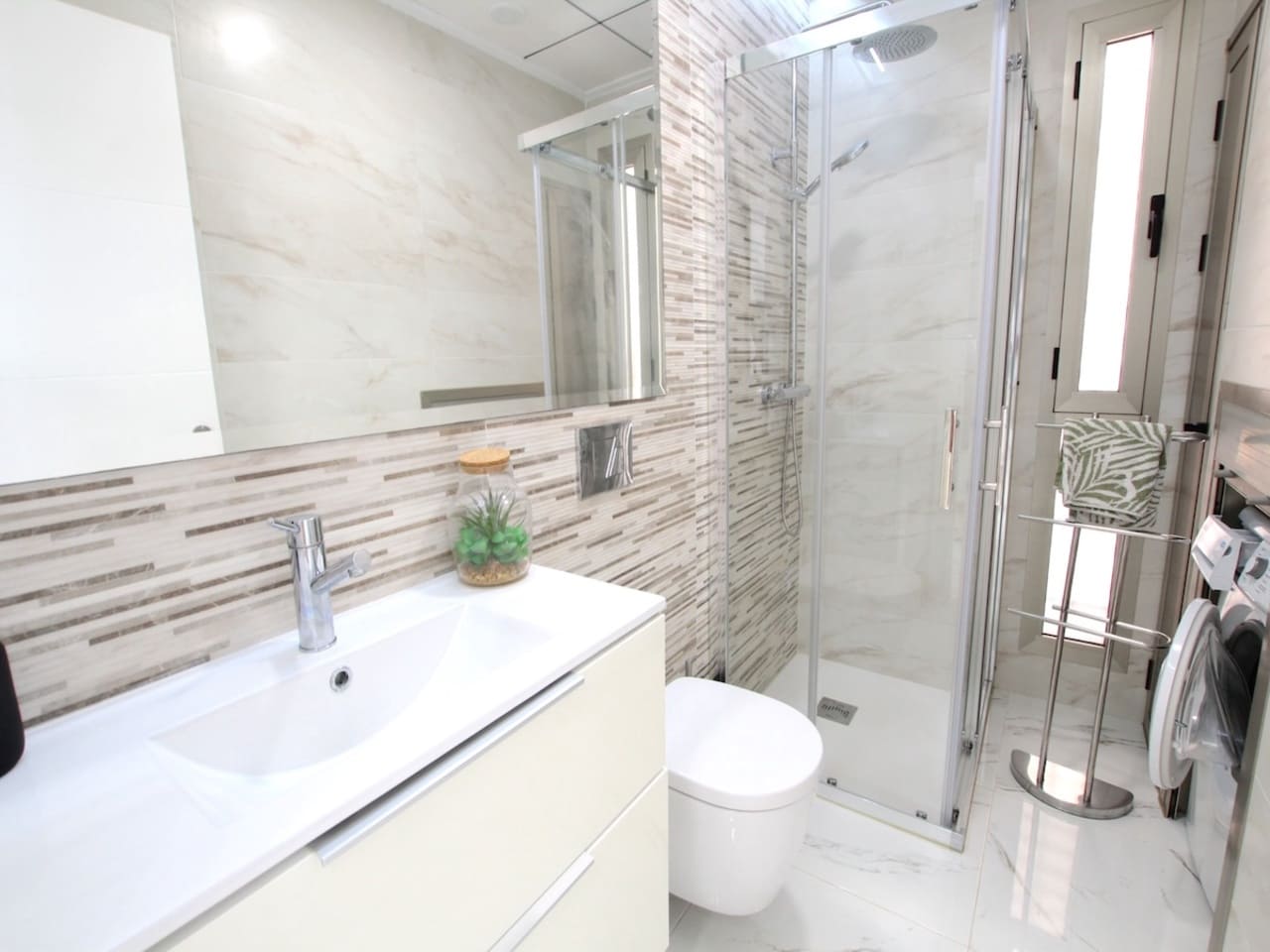 Chalet de 3 habitaciones en Villamartin en venta con piscina - 365.000 € (Ref: 9744006)