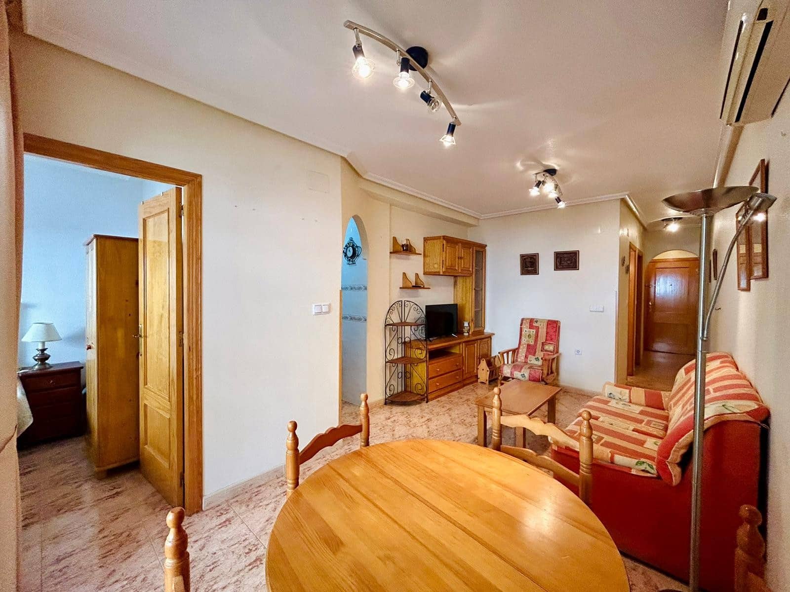 2 sovrum Lägenhet till salu i Torrevieja - 142 000 € (Ref: 9747237)