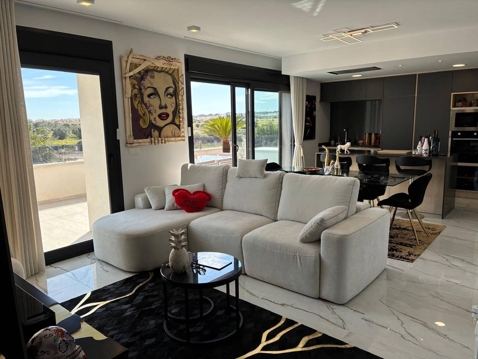 3 makuuhuone Huoneisto myytävänä paikassa Los Altos mukana uima-altaan 
autotalli - 589 000 € (Ref: 9750937)