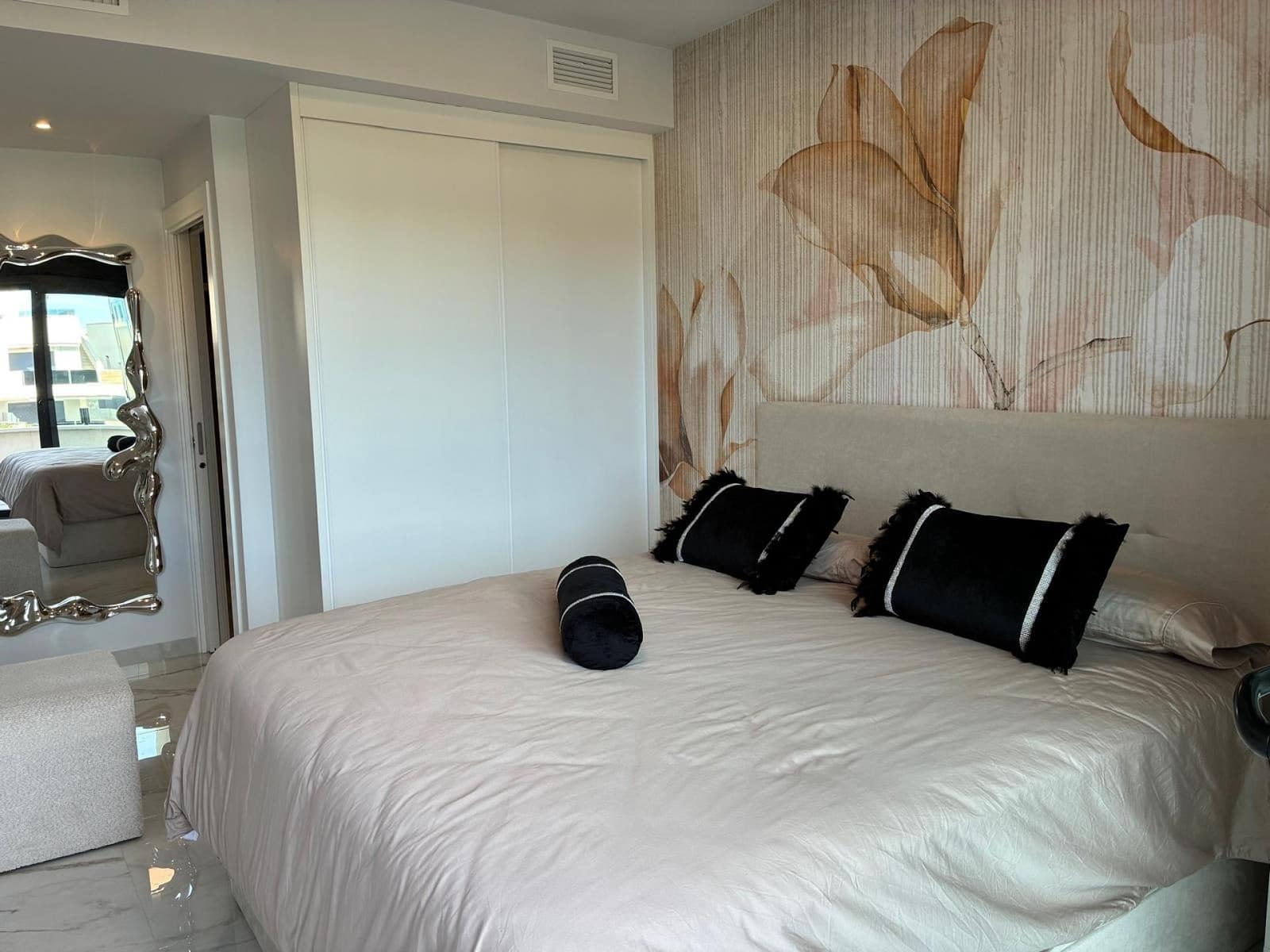 3 makuuhuone Huoneisto myytävänä paikassa Los Altos mukana uima-altaan 
autotalli - 589 000 € (Ref: 9750937)