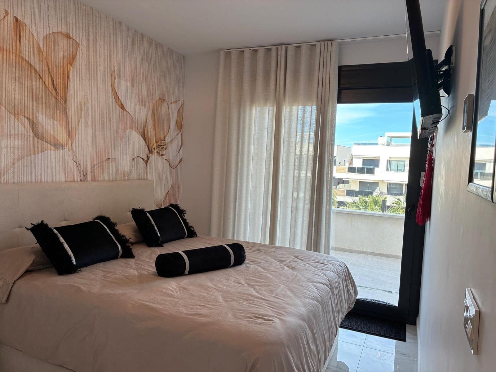 3 makuuhuone Huoneisto myytävänä paikassa Los Altos mukana uima-altaan 
autotalli - 589 000 € (Ref: 9750937)