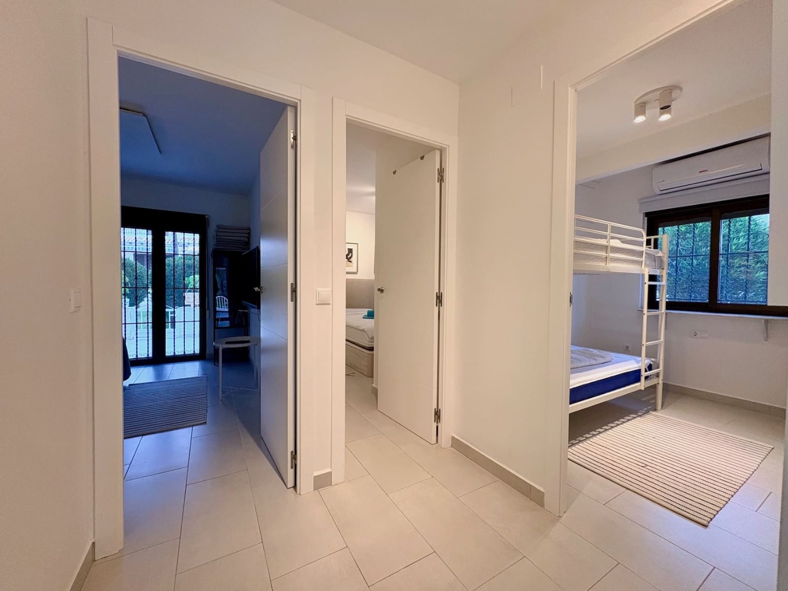 4 soverom Kjedet enebolig til salgs i Orihuela Costa med svømmebasseng garasje - € 390 000 (Ref: 9763921)