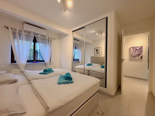 4 soverom Kjedet enebolig til salgs i Orihuela Costa, Orihuela med svømmebasseng garasje - € 390 000 (Ref: 9763921)