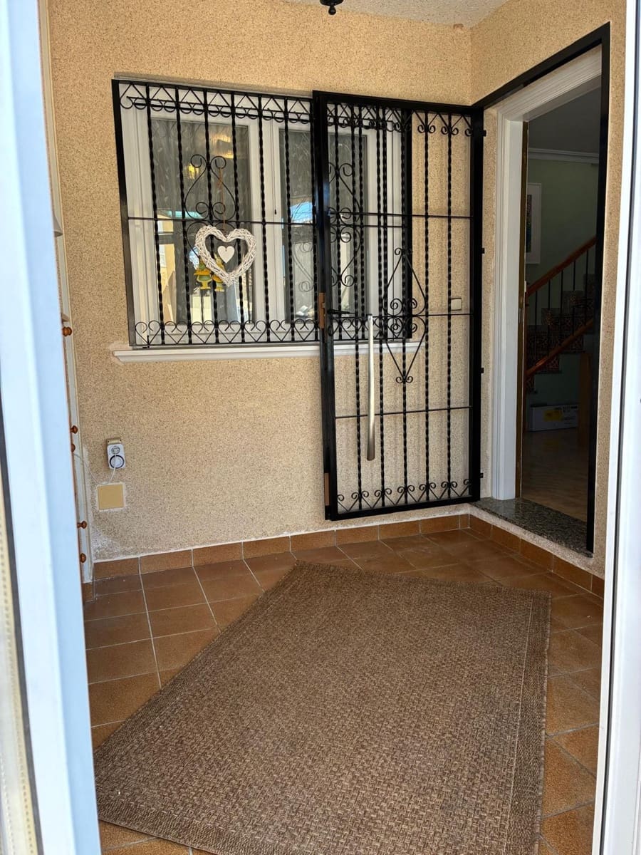 3 bedroom Semi-detached Villa for sale in Orihuela Costa with pool - € 249,950 (Ref: 9764852)