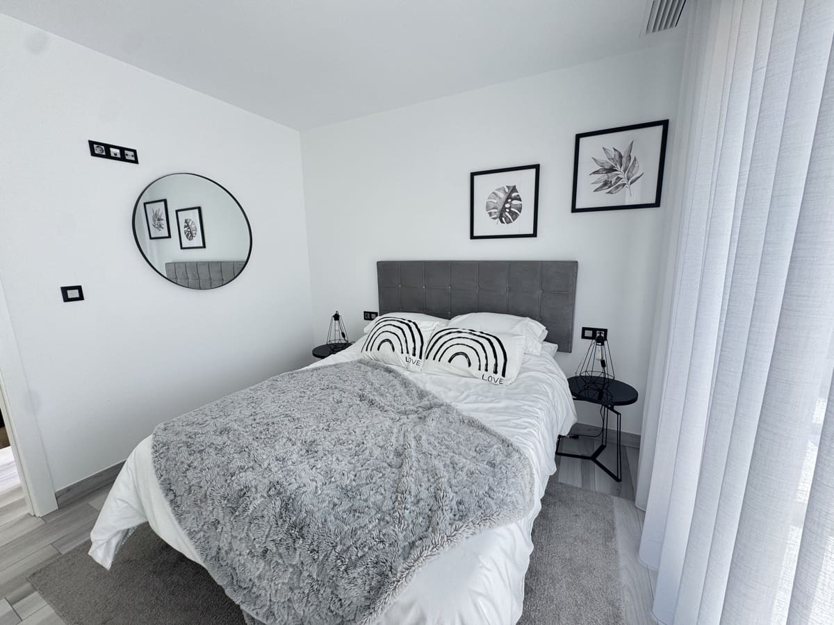 4 soveværelse Villa til salg i Orihuela Costa med swimmingpool - € 649.000 (Ref: 9775990)