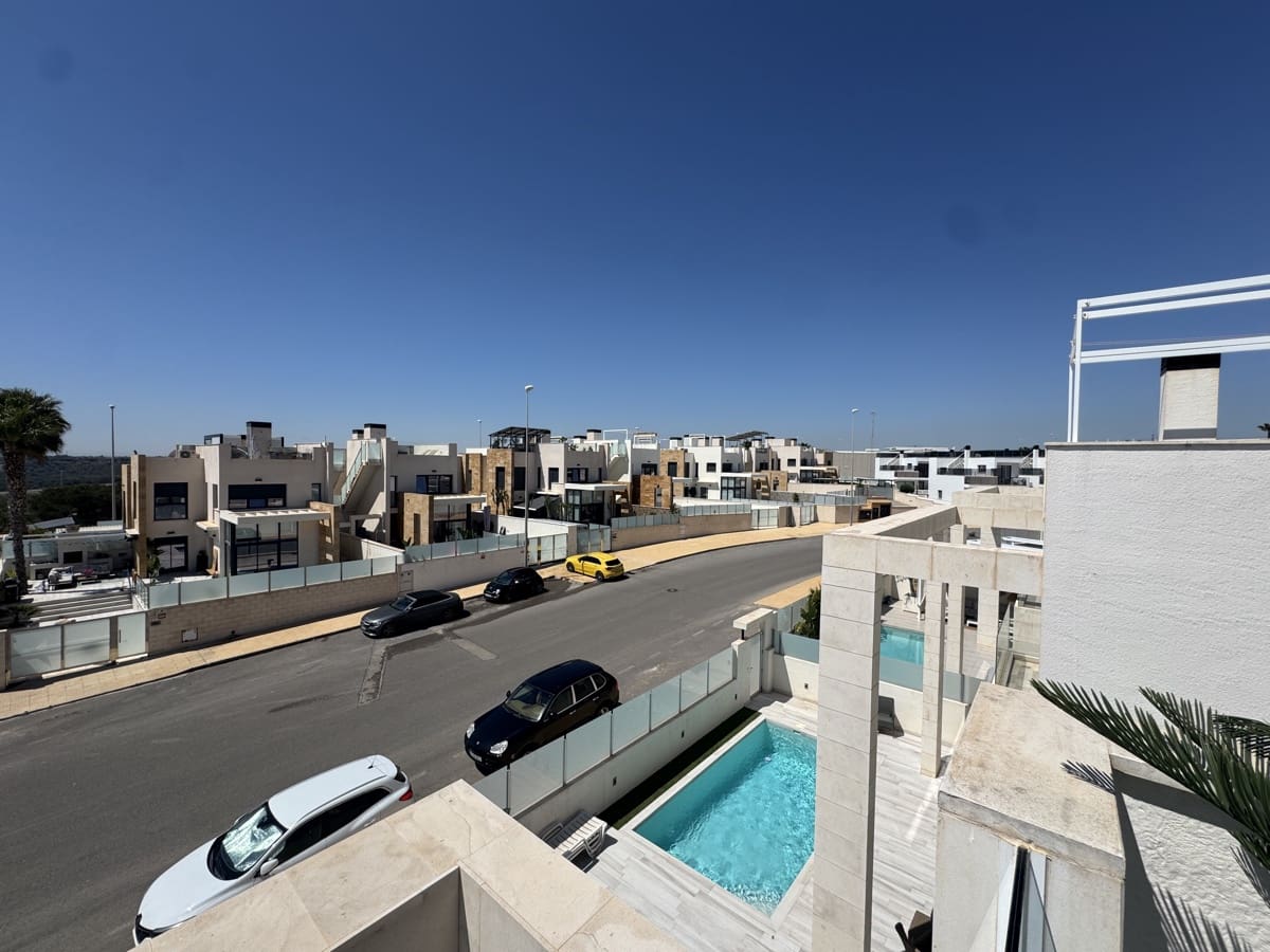 4 soveværelse Villa til salg i Orihuela Costa med swimmingpool - € 649.000 (Ref: 9775990)