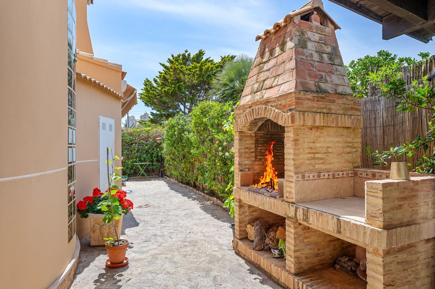 6 Zimmer Villa zu verkaufen in Torrevieja mit Pool - 950.000 € (Ref: 9798006)