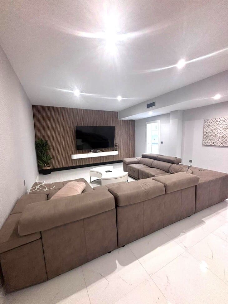 Chalet de 5 habitaciones en Villamartin en venta con piscina - 699.000 € (Ref: 9803843)