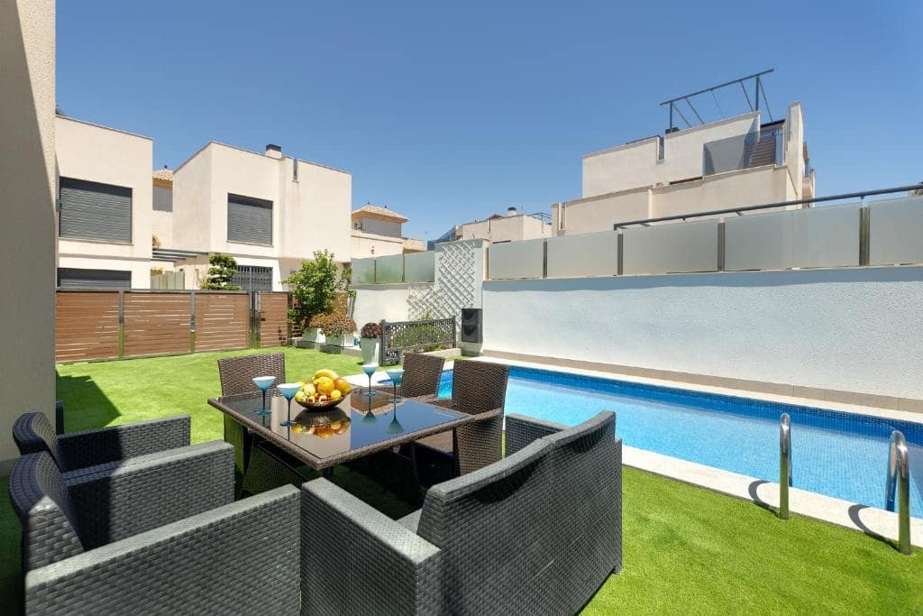5 slaapkamer Villa te koop in Torrevieja met zwembad - € 559.000 (Ref: 9803844)