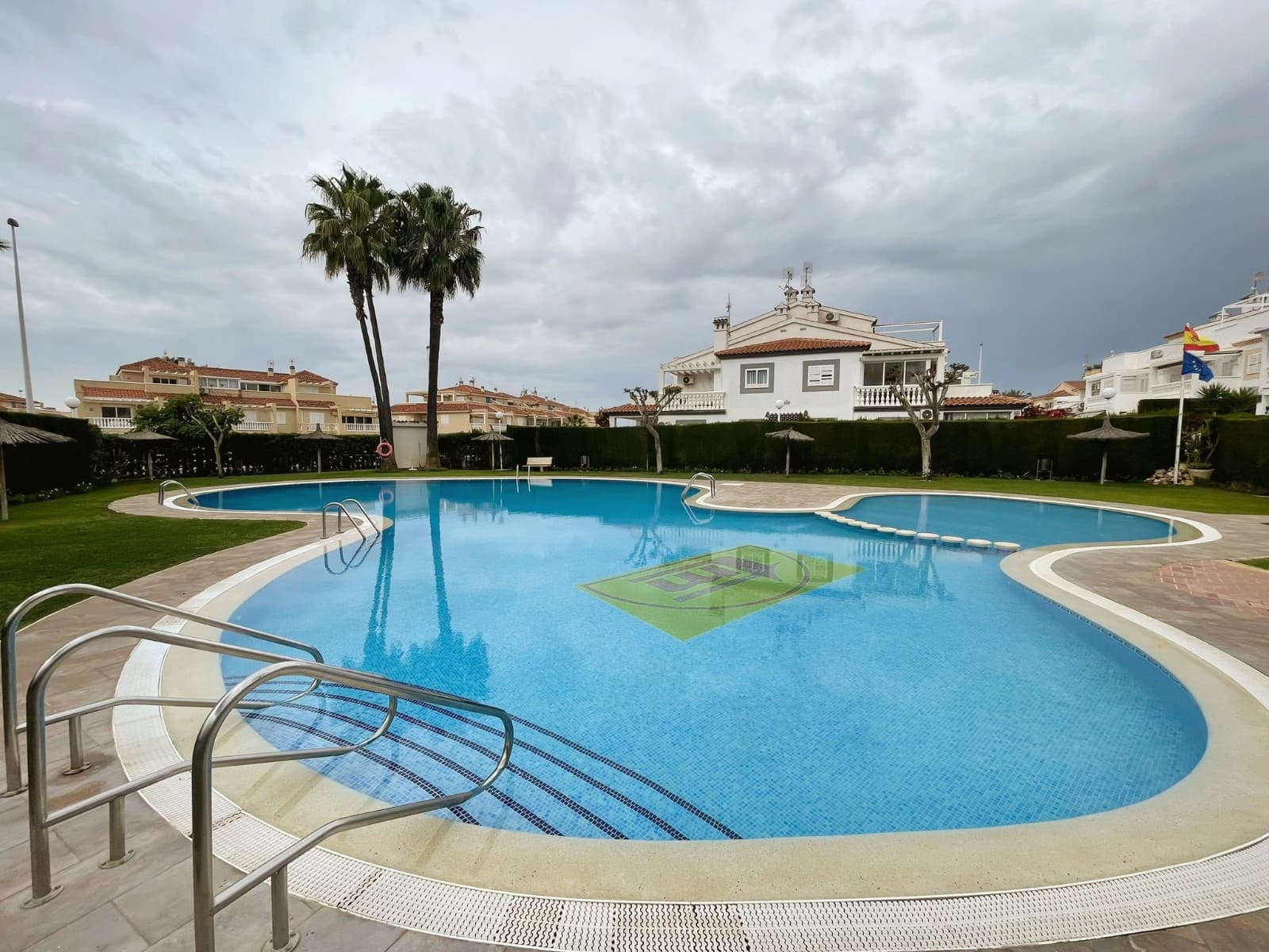 2 makuuhuone Huoneisto myytävänä paikassa Orihuela Costa mukana uima-altaan - 179 995 € (Ref: 9806721)