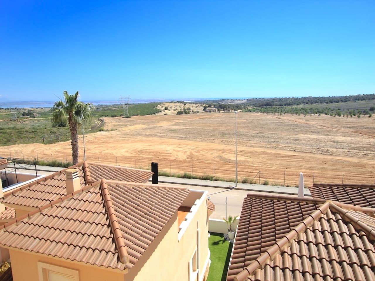 Chalet de 3 habitaciones en San Miguel de Salinas en venta con piscina - 210.000 € (Ref: 9806722)