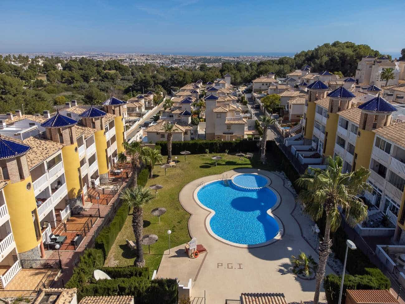 Apartamento de 2 habitaciones en Villamartin en venta - 139.950 € (Ref: 9815688)
