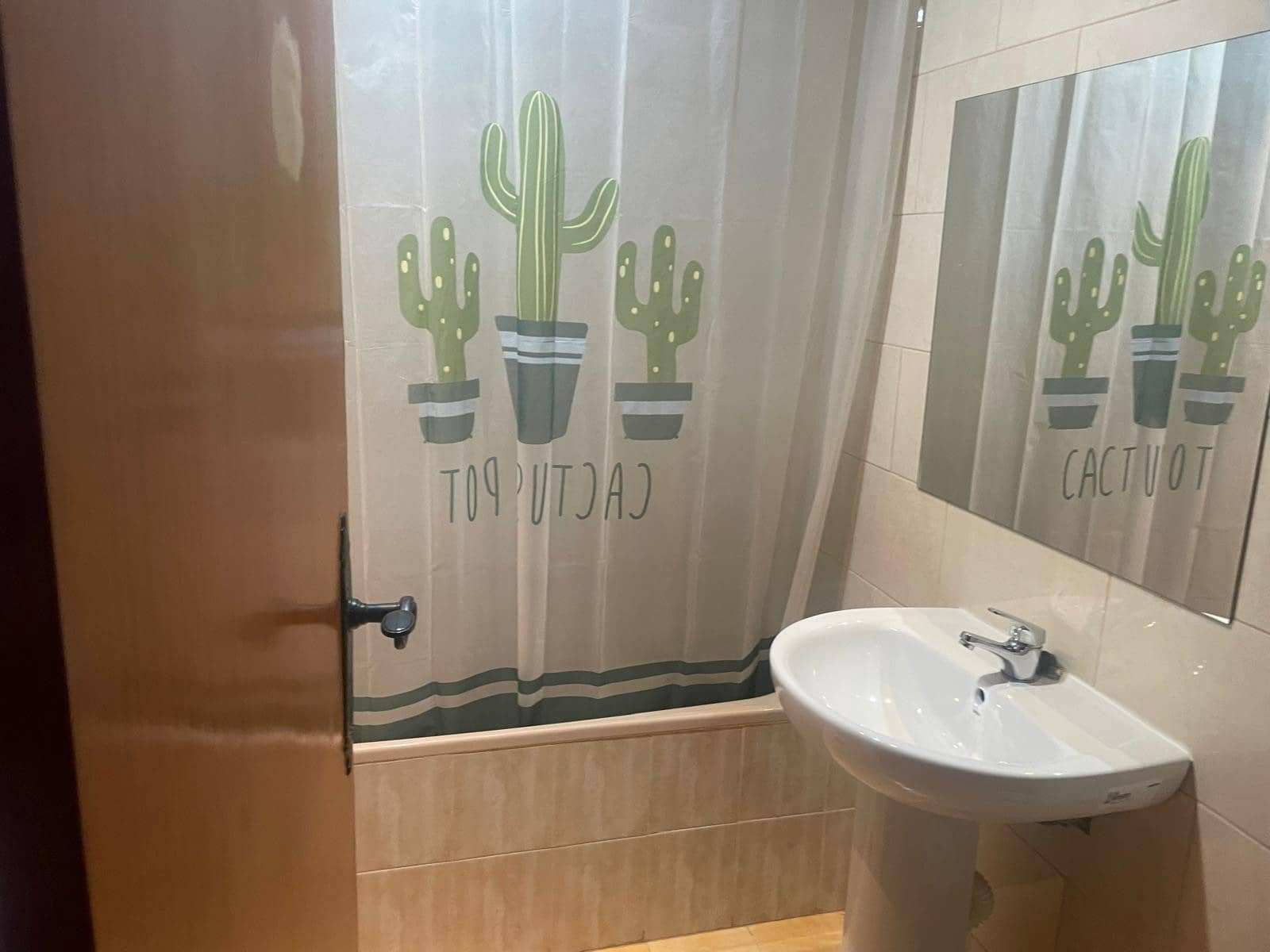 Apartment for sale in Torrevieja with pool - € 85,000 (Ref: 9830145)