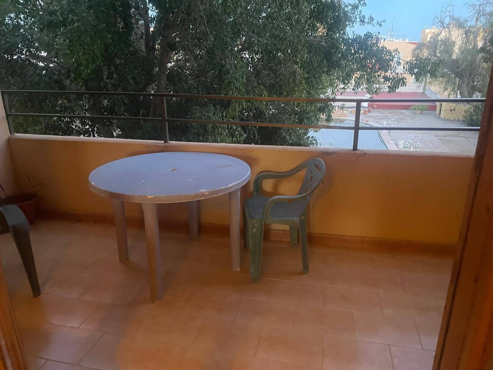 Apartment for sale in Torrevieja with pool - € 85,000 (Ref: 9830145)