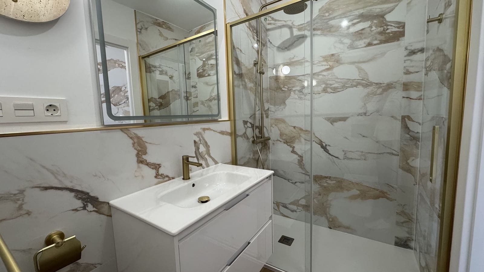 2 bedroom Apartment for sale in Punta Prima with pool - € 235,000 (Ref: 9830147)