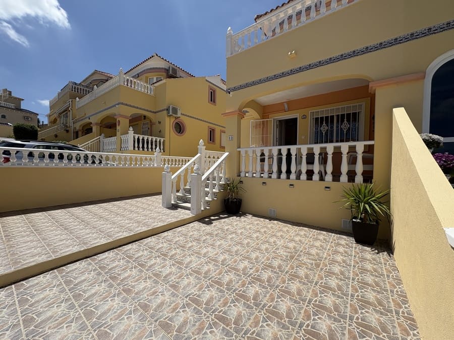 3 soveværelse Byhus til salg i Villamartin med swimmingpool - € 239.995 (Ref: 9830170)