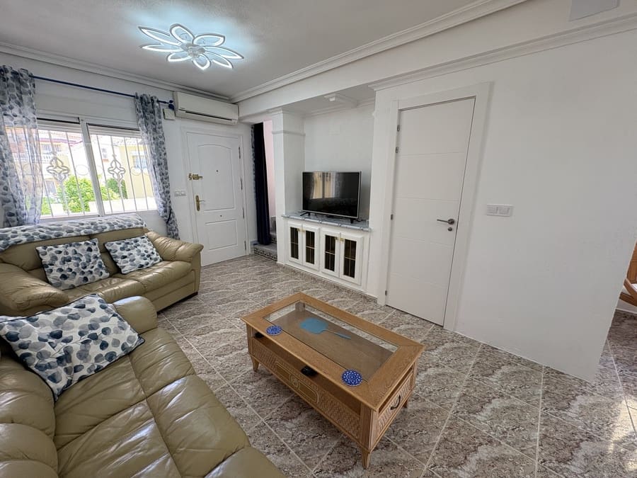 3 soveværelse Byhus til salg i Villamartin med swimmingpool - € 239.995 (Ref: 9830170)