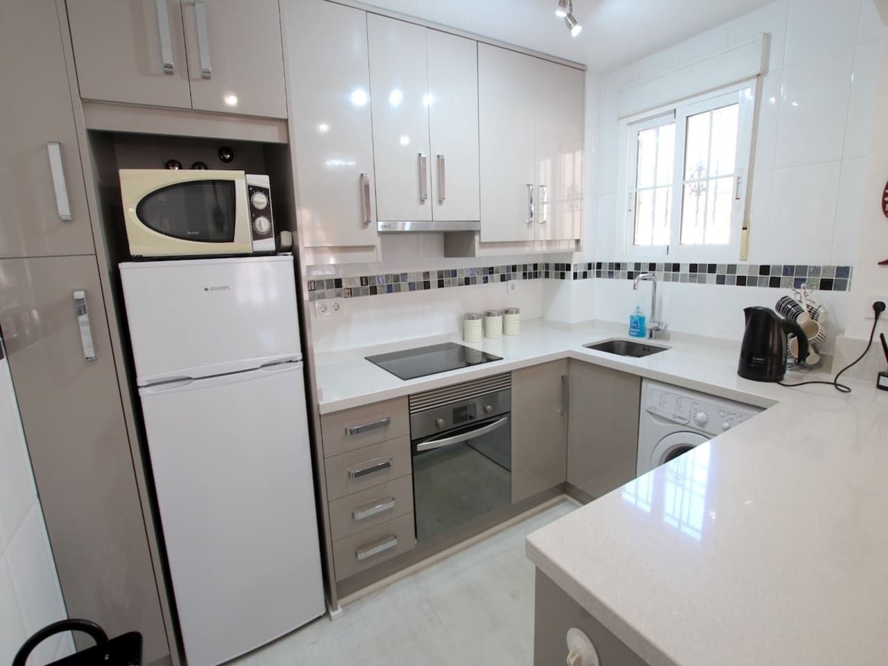 2 bedroom Townhouse for sale in Cabo Roig - € 235,000 (Ref: 9830176)