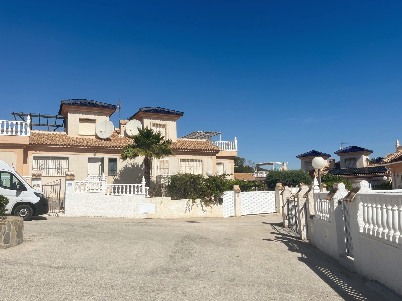 2 soveværelse Byhus til salg i Ciudad Quesada med swimmingpool - € 245.000 (Ref: 9850172)
