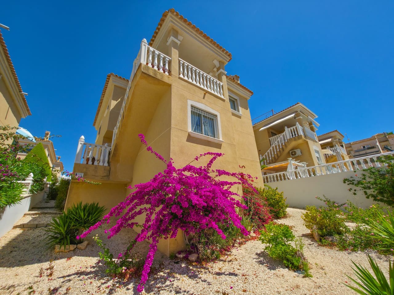 4 soveværelse Villa til salg i Villamartin med swimmingpool garage - € 229.950 (Ref: 9861212)