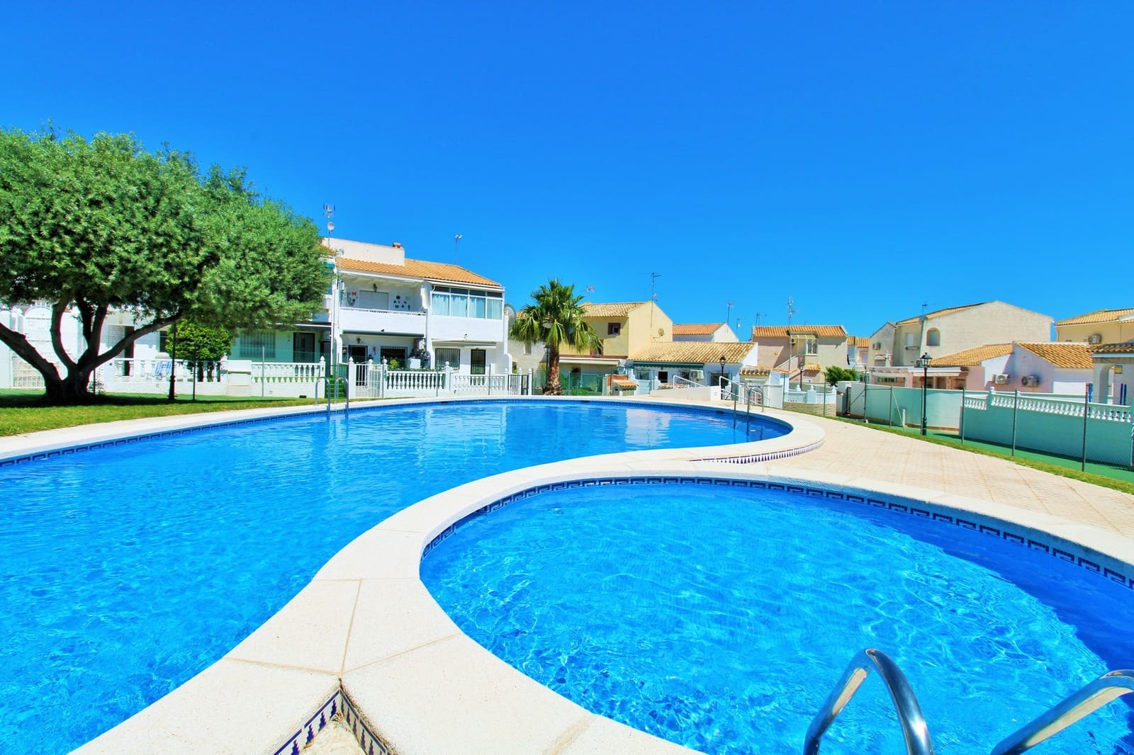 2 bedroom Bungalow for sale in La Florida with pool - € 164,950 (Ref: 9861428)