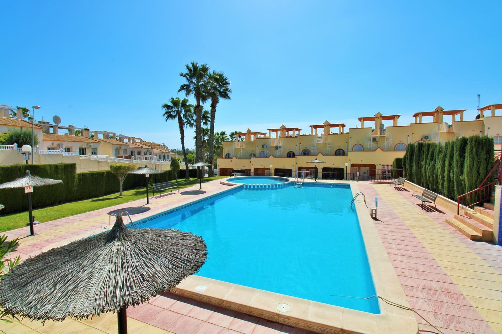 2 soveværelse Byhus til salg i Villamartin med swimmingpool - € 162.995 (Ref: 9861432)