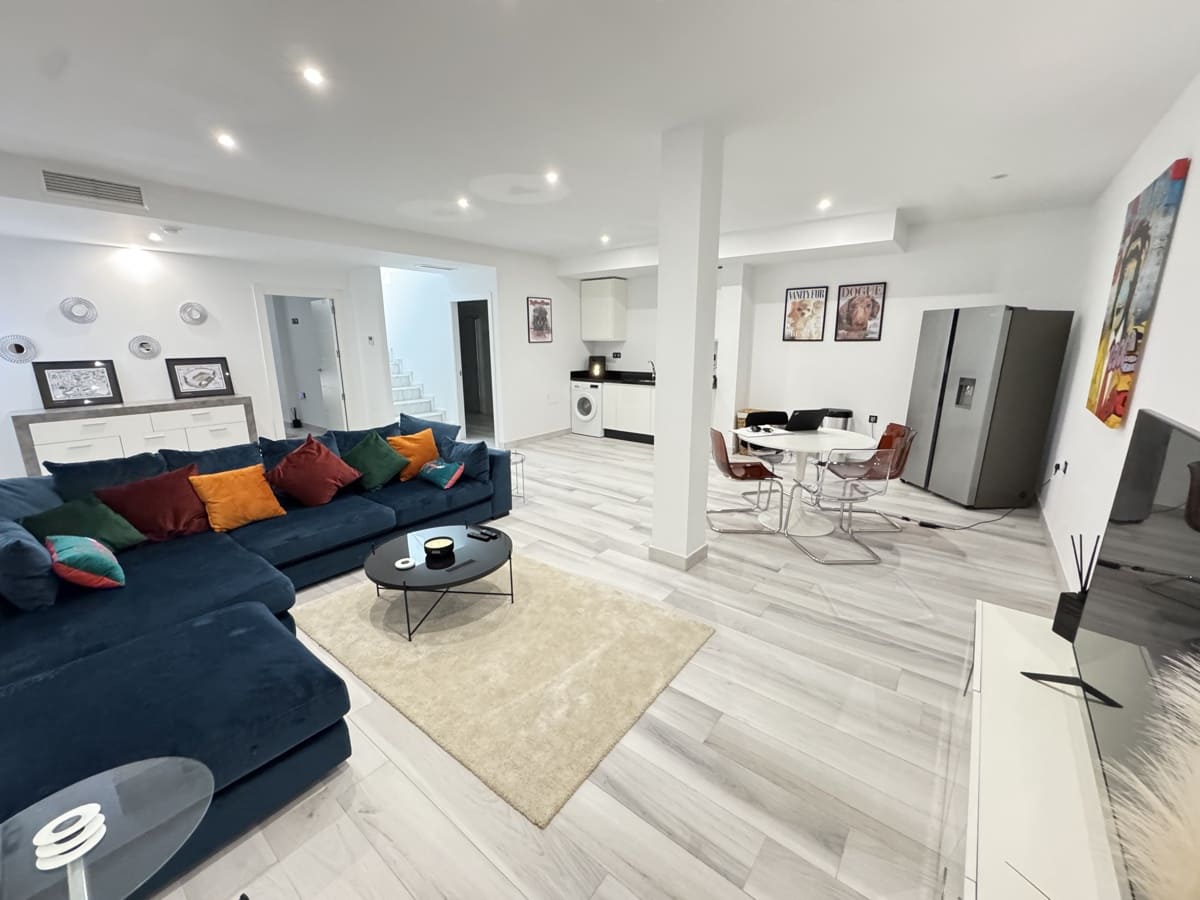 4 slaapkamer Villa te koop in Orihuela Costa met zwembad - € 619.995 (Ref: 9861943)