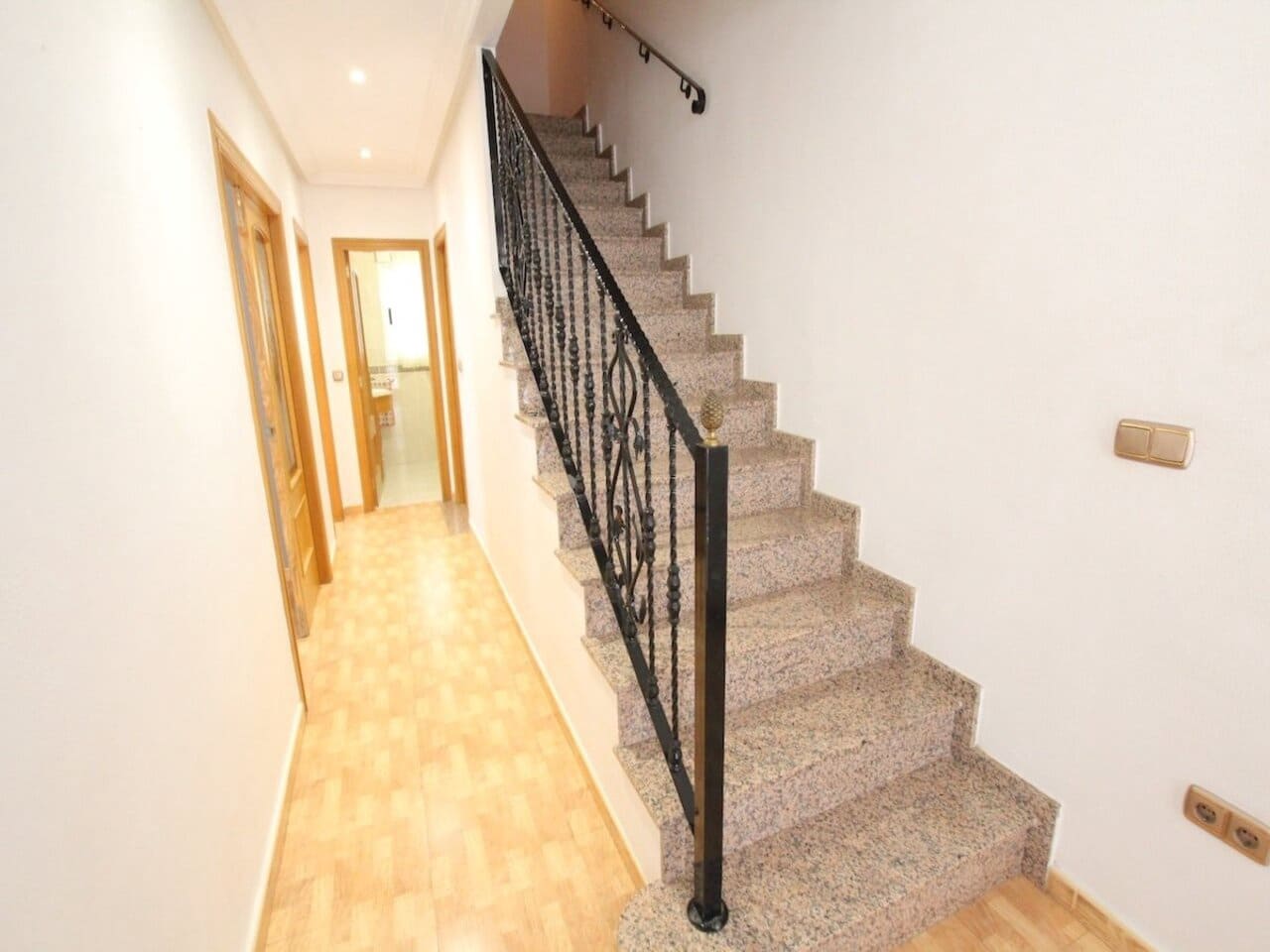 3 bedroom Townhouse for sale in Los Palacios - € 249,500 (Ref: 9873885)