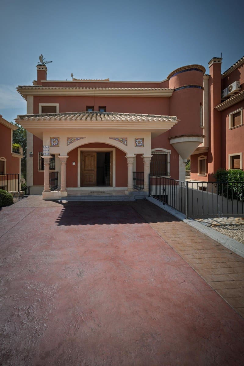 3 Zimmer Haus zu verkaufen in Orihuela Costa mit Pool - 378.500 € (Ref: 9889196)
