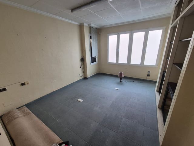 2 quarto Comercial para venda em Torrevieja - 198 000 € (Ref: 9891244)