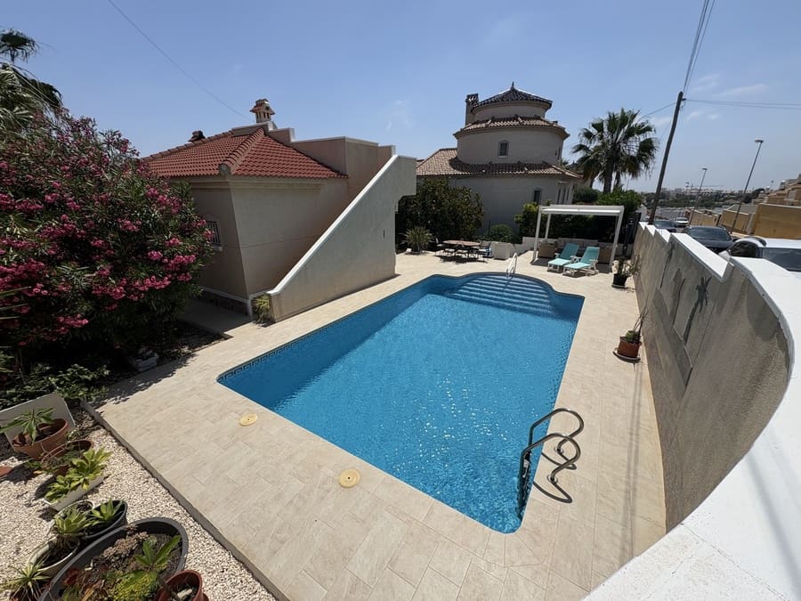 3 sypialnia Willa na sprzedaż w Orihuela Costa z basenem - 385 000 € (Ref: 9891245)