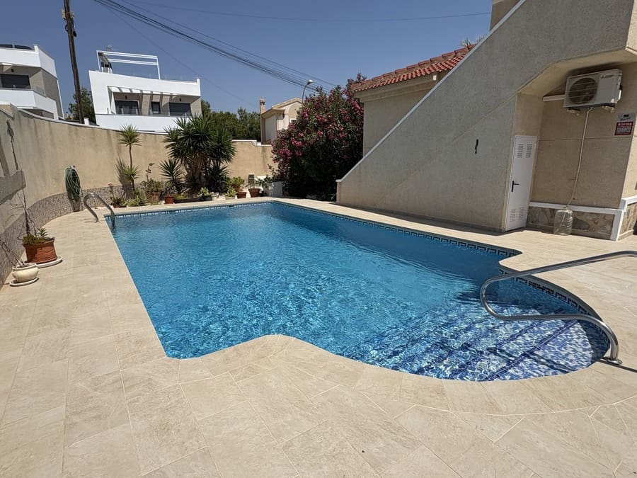 3 sypialnia Willa na sprzedaż w Orihuela Costa z basenem - 385 000 € (Ref: 9891245)