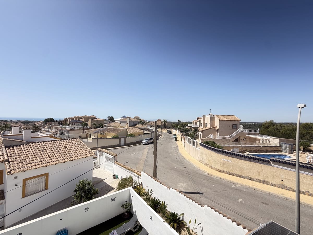 3 bedroom Villa for sale in Villamartin with pool - € 419,995 (Ref: 9928370)