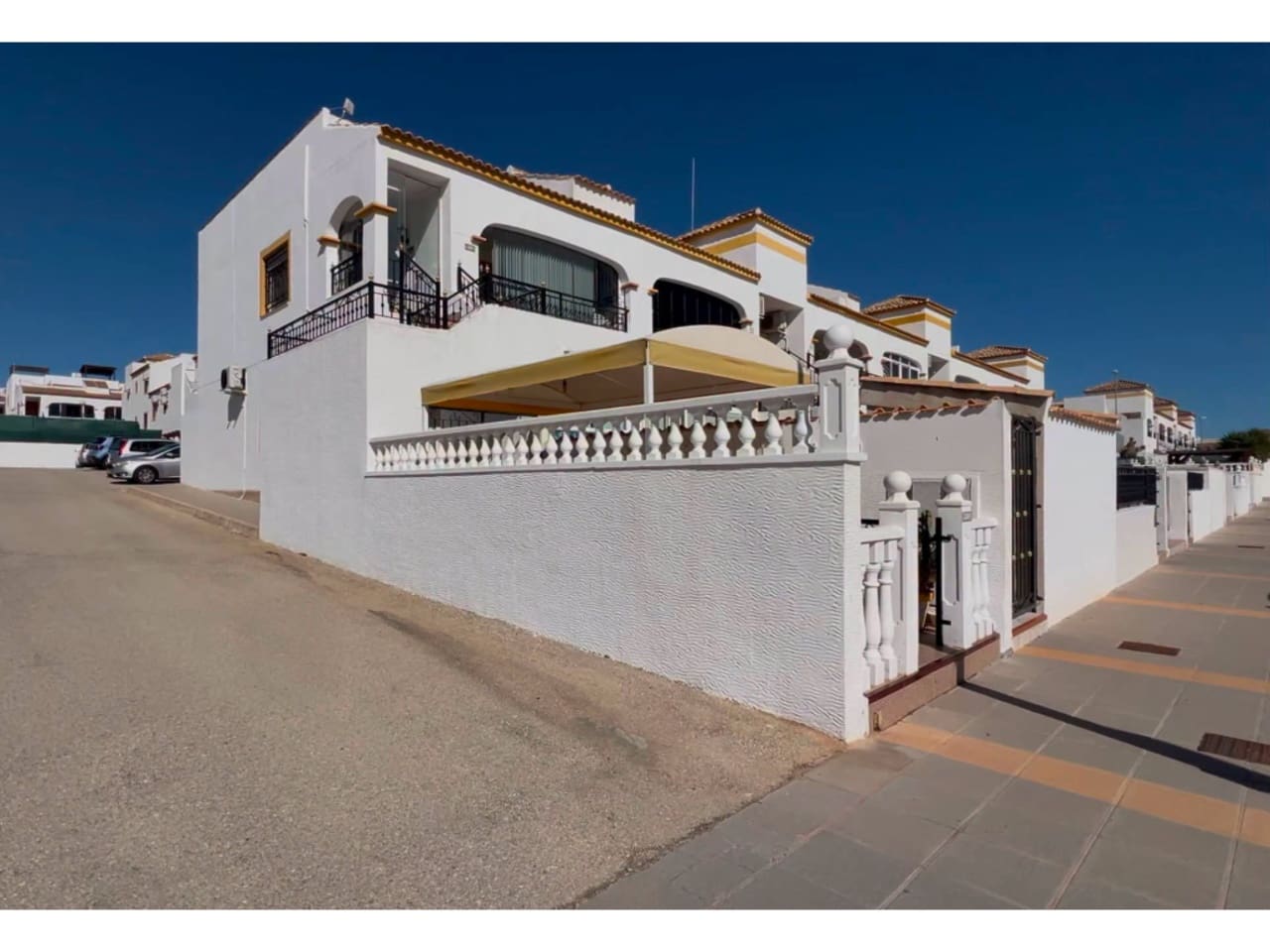 2 bedroom Apartment for sale in Orihuela with pool garage - € 149,900 (Ref: 9940049)
