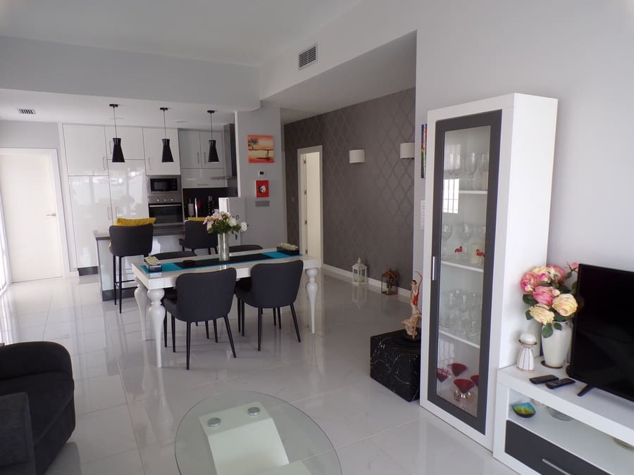 3 makuuhuone Huvila myytävänä paikassa Villamartin mukana uima-altaan - 435 000 € (Ref: 9942912)