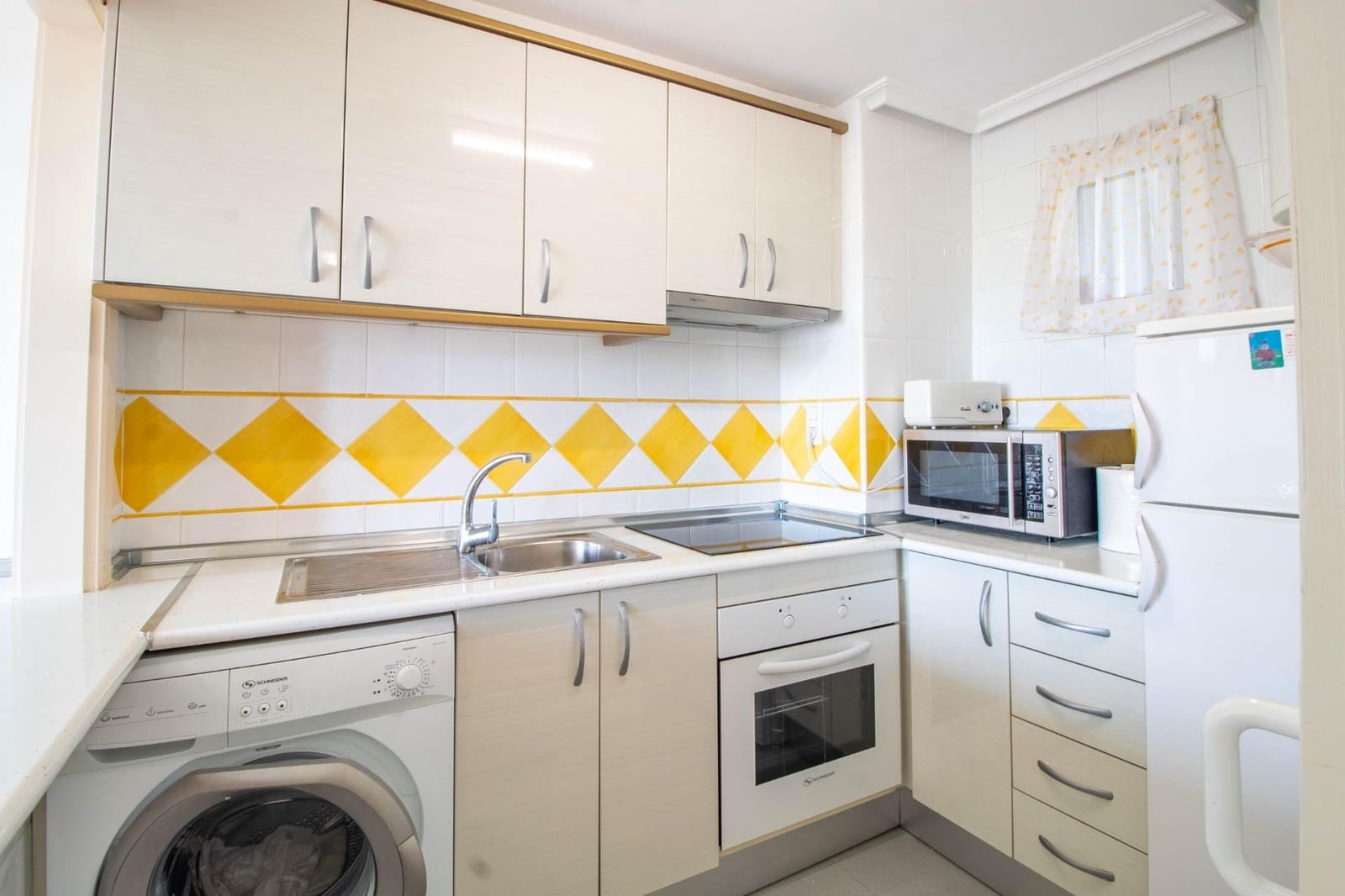2 slaapkamer Appartement te koop in Orihuela Costa met zwembad - € 159.900 (Ref: 9942913)