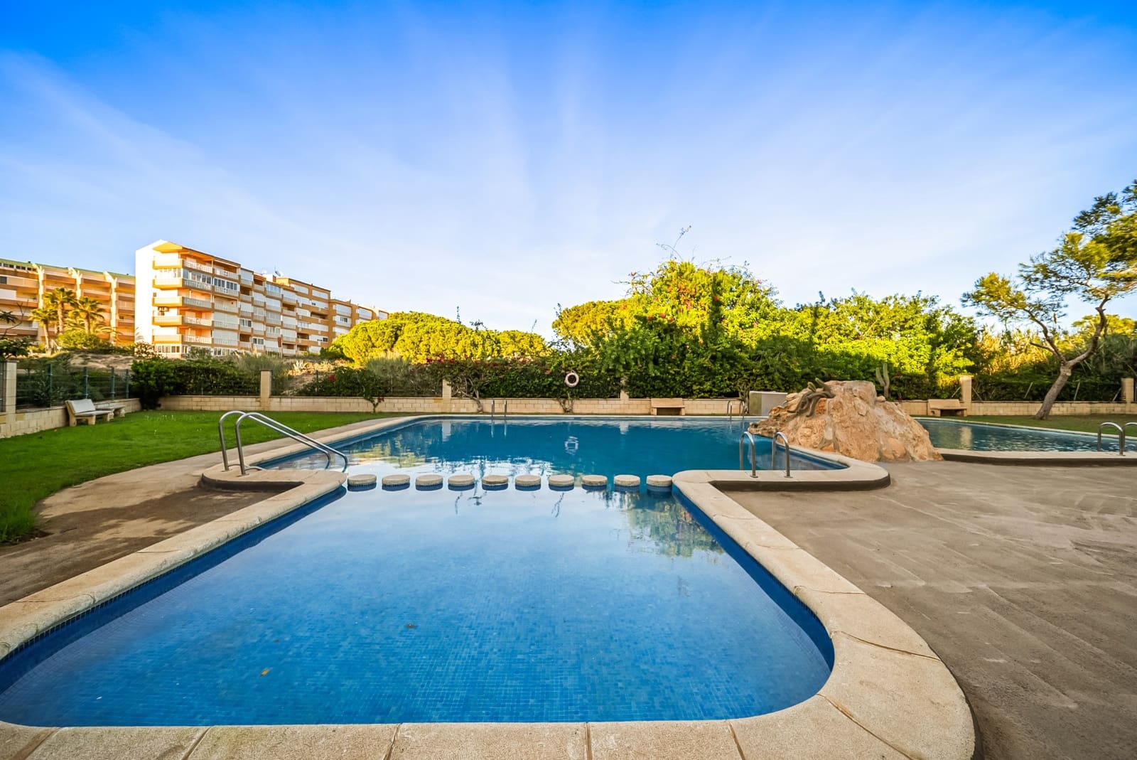 2 makuuhuone Bungalow myytävänä paikassa Torrevieja mukana uima-altaan - 172 900 € (Ref: 9953269)