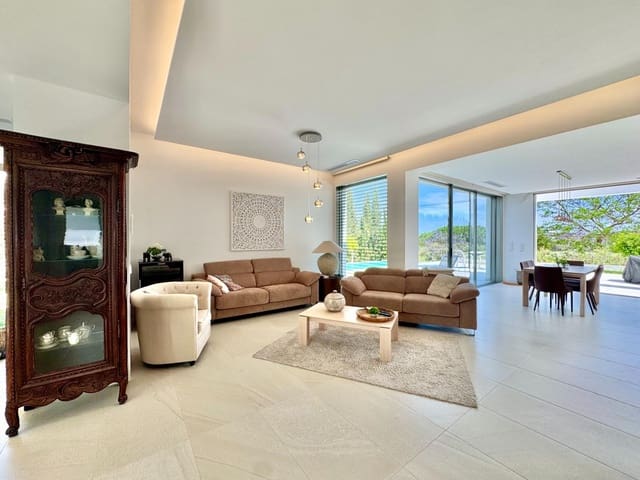 3 bedroom Villa for sale in Orihuela with pool - € 1,390,000 (Ref: 9959147)