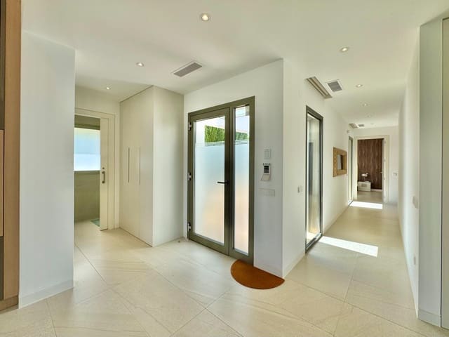 3 bedroom Villa for sale in Orihuela with pool - € 1,390,000 (Ref: 9959147)
