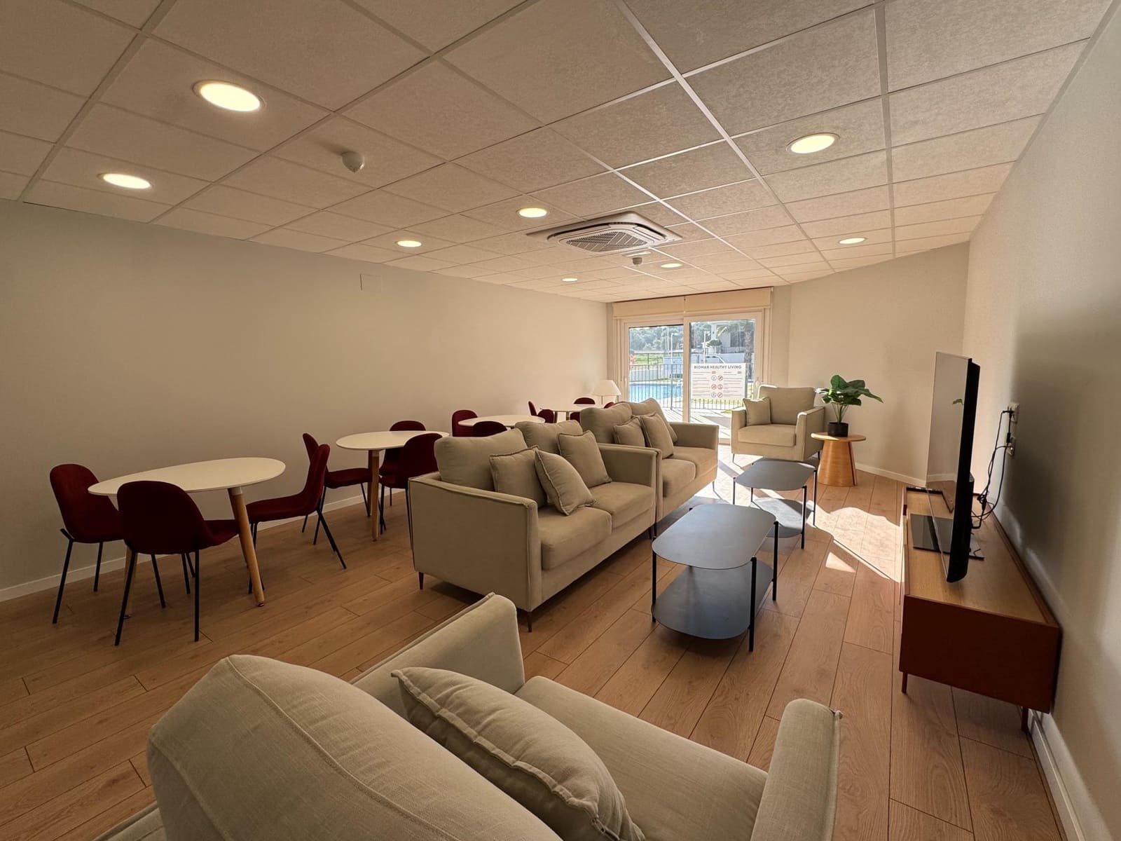 Apartamento de 2 habitaciones en Pilar de la Horadada en venta con piscina garaje - 300.000 € (Ref: 9959166)