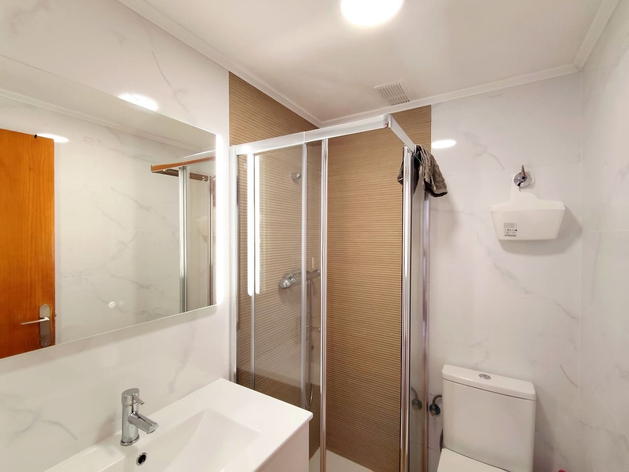 1 sypialnia Apartament na sprzedaż w Torrevieja z basenem garażem - 127 000 € (Ref: 9964342)
