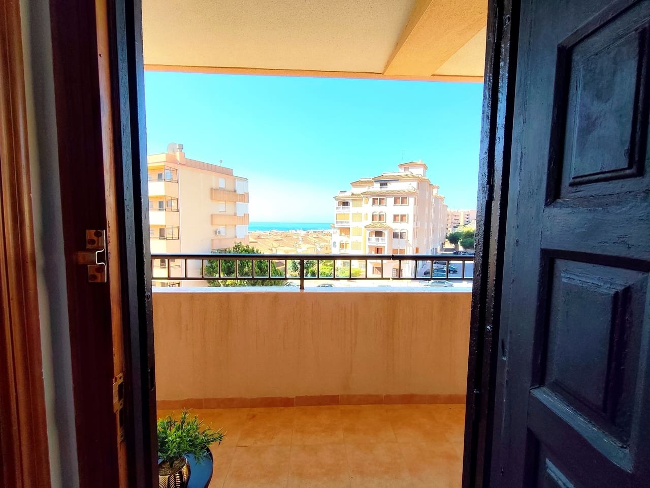 1 sypialnia Apartament na sprzedaż w Torrevieja z basenem garażem - 127 000 € (Ref: 9964342)