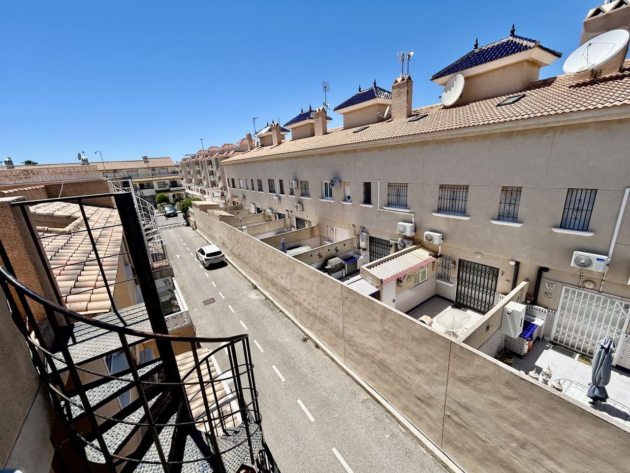2 soveværelse Lejlighed til salg i La Zenia med swimmingpool garage - € 165.000 (Ref: 9964349)