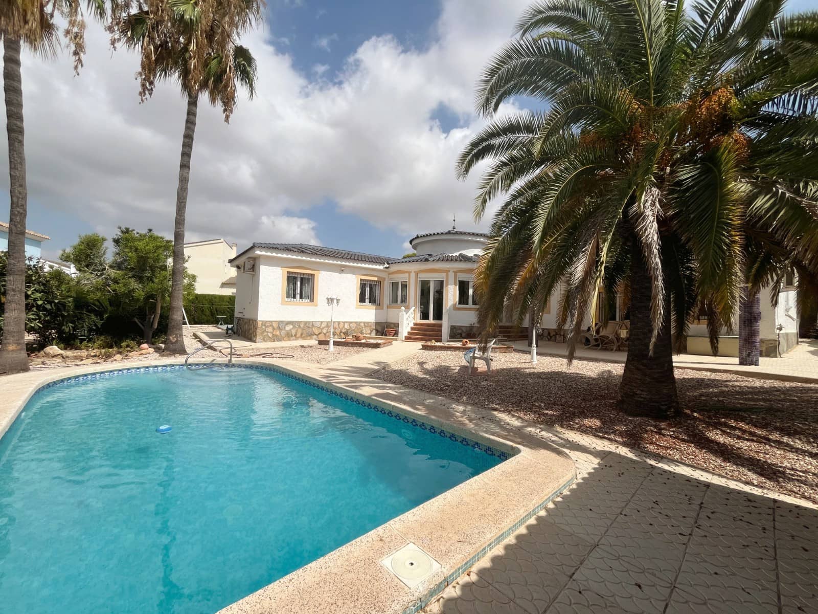 4 sypialnia Willa na sprzedaż w Ciudad Quesada z basenem - 585 000 € (Ref: 9965720)