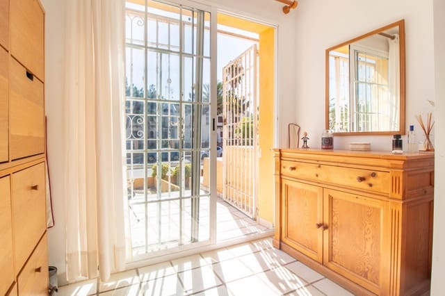 4 soverom Kjedet enebolig til salgs i Cabo Roig, Orihuela med garasje - € 299 000 (Ref: 9965727)
