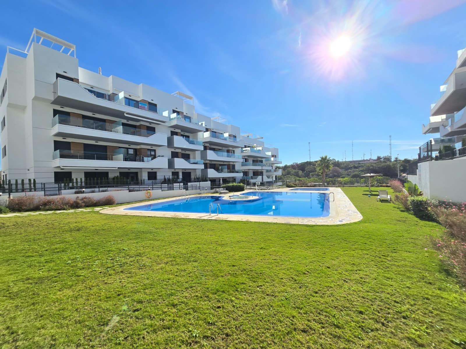 2 soverom Leilighet til salgs i Villamartin med svømmebasseng - € 249 999 (Ref: 9971776)