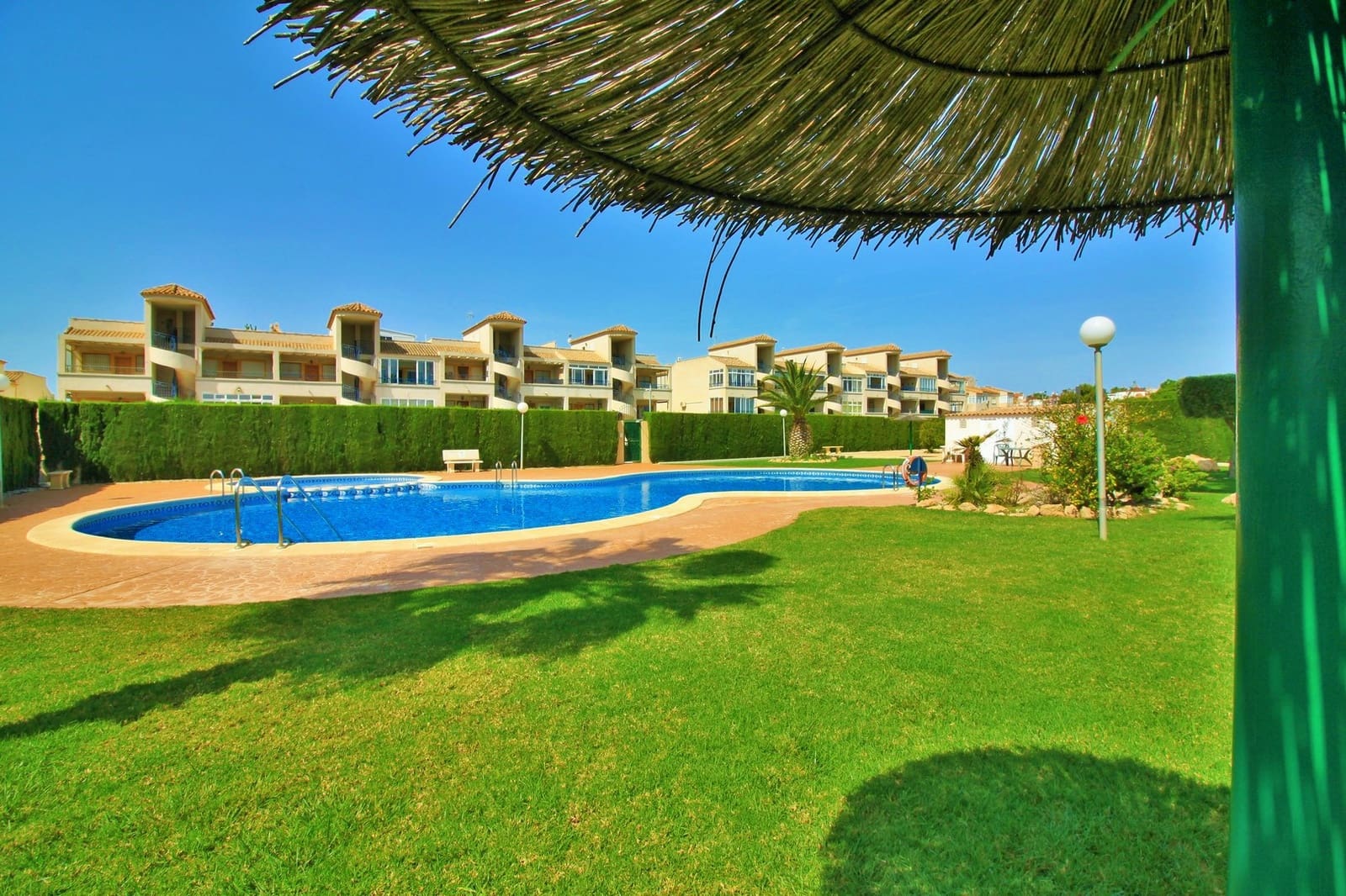 2 sovrum Lägenhet till salu i Orihuela Costa med pool - 149 950 € (Ref: 9995406)
