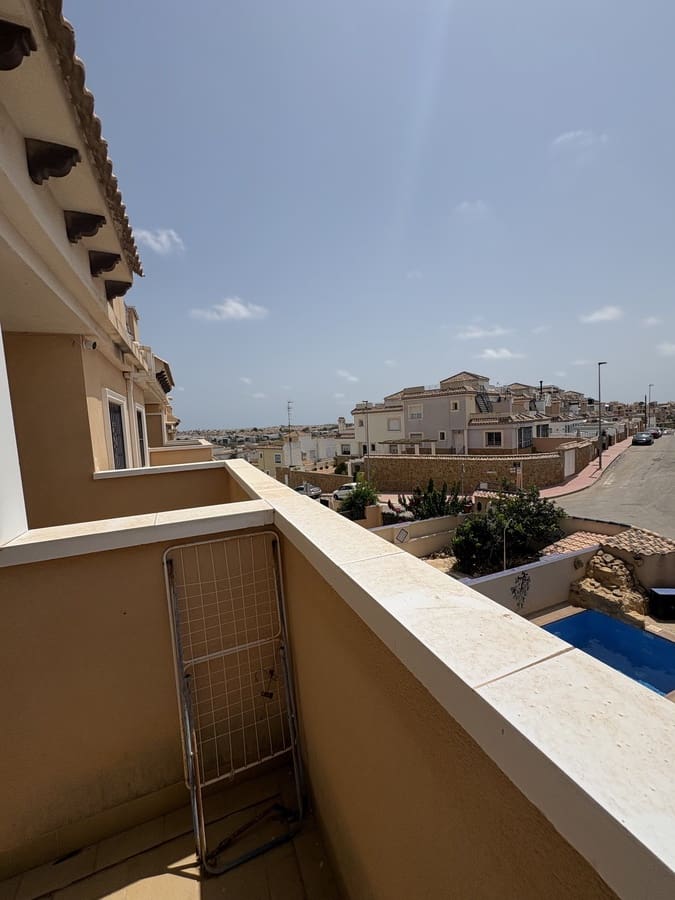 3 soverom Hus til salgs i Villamartin med svømmebasseng - € 199 995 (Ref: 9996387)